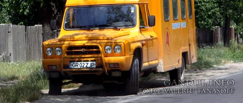 Șofer de microbuz școlar care urma să ducă elevi la școală, prins beat la volan