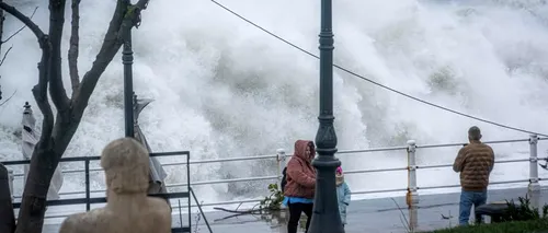 Litoralul Mării Negre, devastat de ciclonul FEDERICO. Fenomenul storm surge provoacă valuri de mărimea unui bloc cu 3 etaje