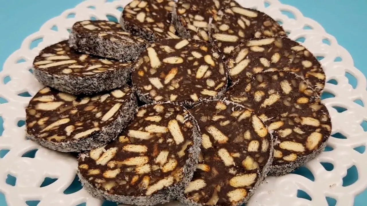 Rețeta secretă pentru cel mai gustos salam de biscuiți. Ce INGREDIENT special nu trebuie să lipsească