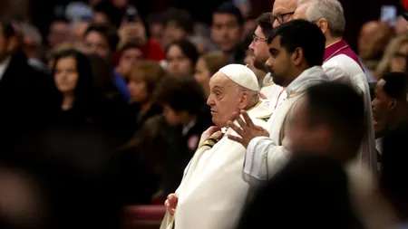 Papa Francisc și-a întrerupt astăzi citirea liturghiei din cauza unor PROBLEME de respirație