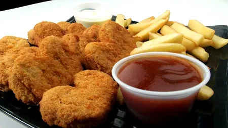 Cum arată tânăra care a mâncat doar nugetts de pui şi cartofi prăjiţi în ultimii 15 ani (GALERIE FOTO)