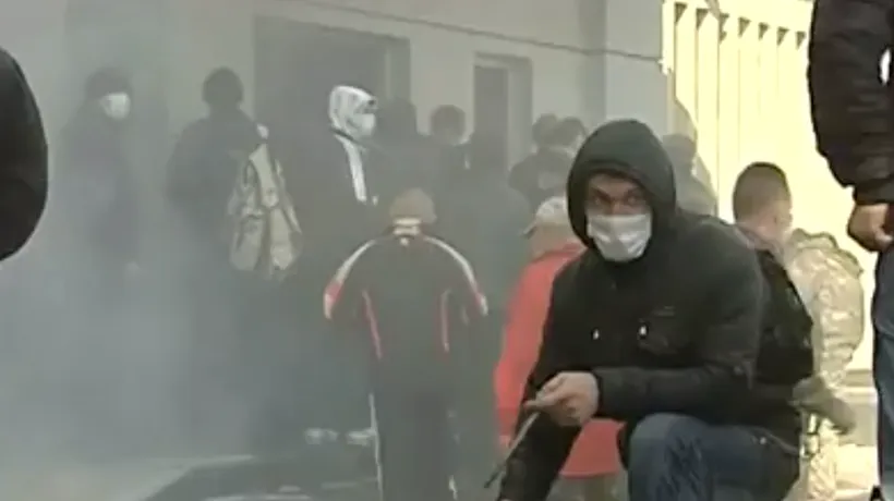 Luarea de ostatici din sediul SBU minat de la Lugansk. Activiști proruși au eliberat încă cinci ostatici