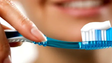 Cât de dăunător este florul din pasta de dinți
 
