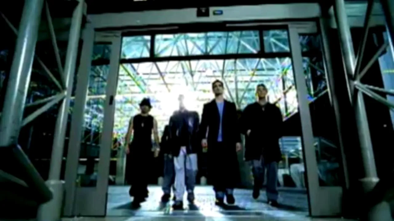 Mai mulți fani ai trupei BACKSTREET BOYS, răniți în urma prăbușirii unei structuri metalice în Oklahoma