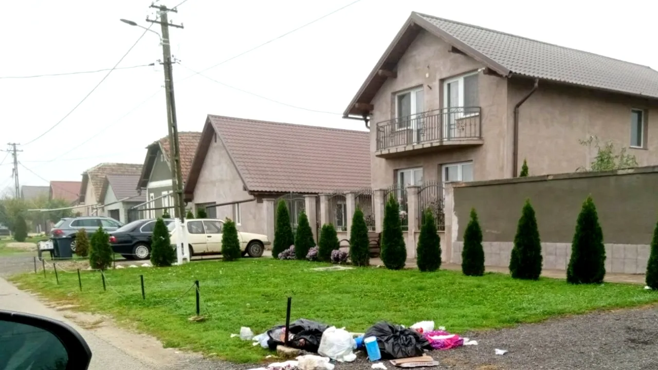 Criza gunoaielor s-a mutat la Arad. Deșeuri neridicate și de trei săptămâni, pe unele străzi din mai multe orașe și comune din județ