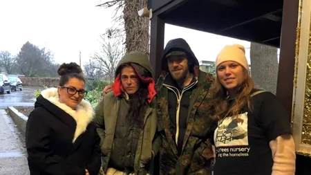 Faptă bună de Crăciun, răsplătită în cel mai rău mod de un cuplu de oameni ai străzii