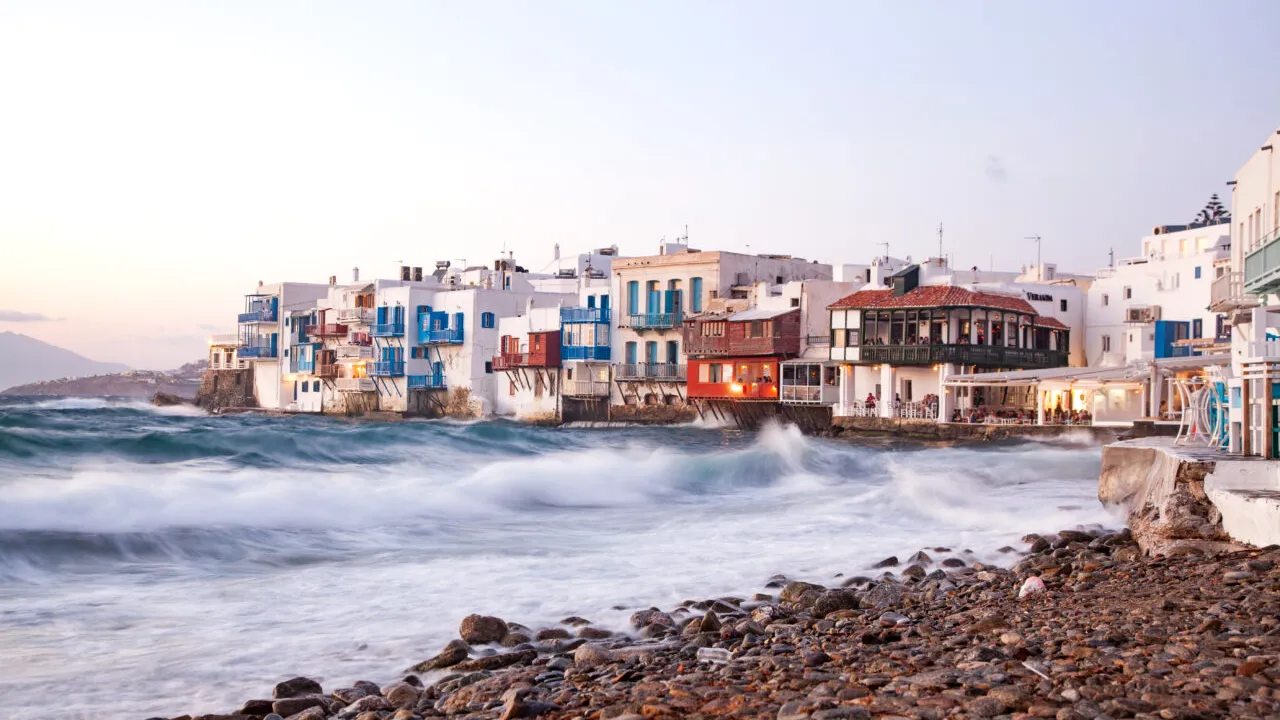 PREȚURI de coșmar în Grecia. Cum a ajuns o turistă să plătească sute de euro pentru un singur pește