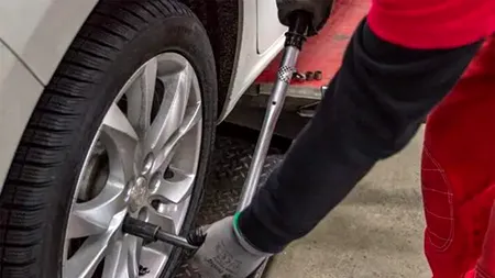 Pe ce dată devin obligatorii cauciucurile de iarnă în România? Nu toți șoferii cunosc acest lucru