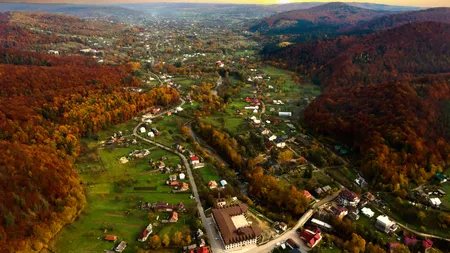 Stațiunea balneoclimaterică din România în care turiștii vin să beneficieze de calitatea apelor minerale. Este supranumită „Perla Carpaților”