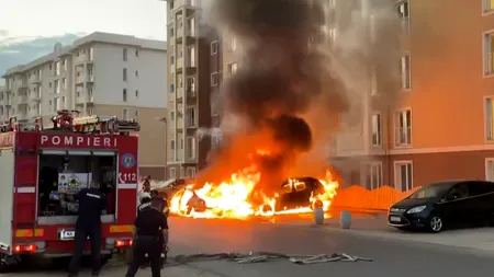 VIDEO | Două mașini au luat foc, în complexul rezidențial Cosmopolis din Ilfov. Pagubele materiale sunt majore