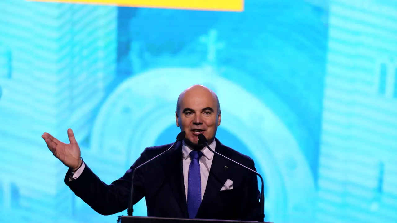 Rareș Bogdan acuză că actuala direcție a PNL este greșită și spune că nu pot fi abandonați 1.100 de primari „pentru un public progresist USR-SENS”