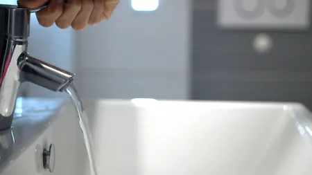 Locuitorii din peste 800 de blocuri din București rămân fără apă CALDĂ. Ce zone sunt afectate