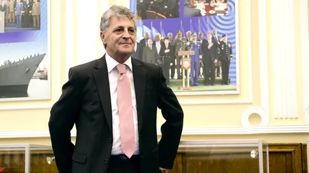 Contre Băsescu-Dușa pe bugetul Apărării. „Domnul ministru tinde să dovedească și public că nu înțelege nimic