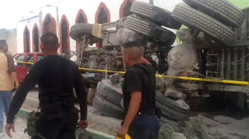 Tragedie în Mexic: cel puțin 16 morți și 30 răniți după ce un camion a intrat într-un grup de pelerini