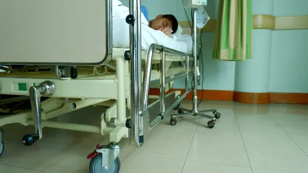 TRAGEDIE. Adolescent din Vaslui, în comă după ce a încercat să oprească un conflict între tatăl lui și un vecin. De la ce a pornit totul