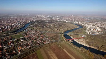 Proprietarii de clădiri istorice din Arad, obligați să înceapă refacerea fațadelor