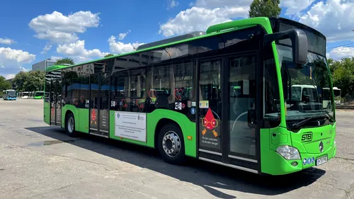 FOTO | Zeci de autobuze din București vor circula cu mesaje despre importanța donării de sânge