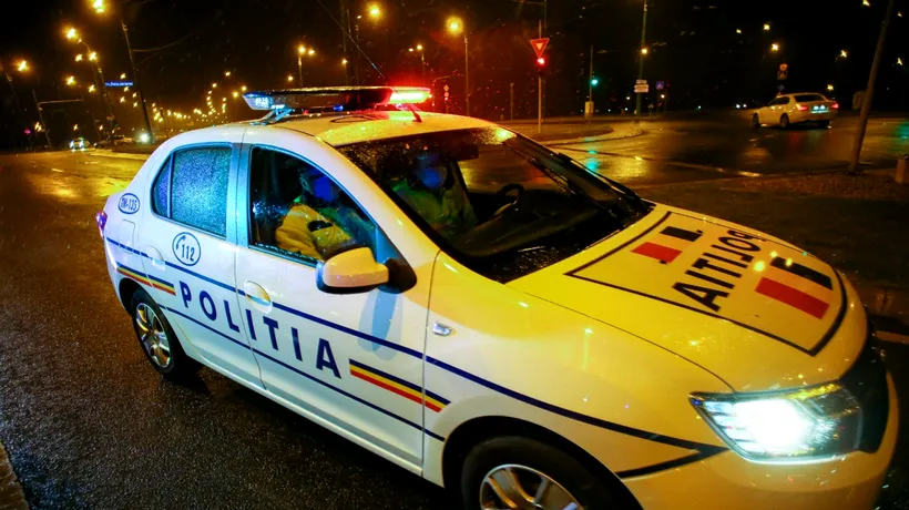 Accident TERIBIL în Pitești: mașina Poliției, lovită de o autoutilitară şi proiectată într-un alt autoturism
