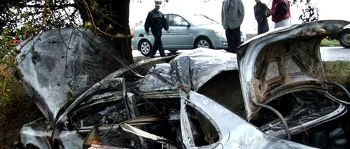 Trei persoane au murit după ce mașina în care erau s-a izbit de un copac, în Harghita