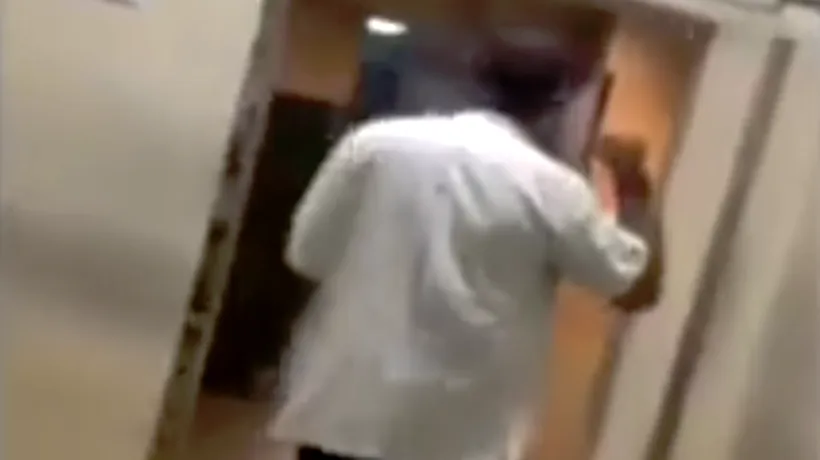Scandal la spitalul Floreasca: Un medic a fost filmat în timp ce bruschează un pacient. Instituția a demarat cercetare - VIDEO