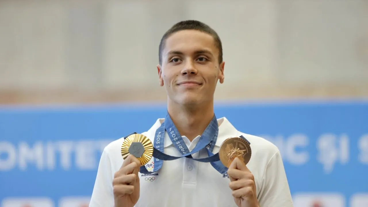 David Popovici, în top! Înotătorul român face parte dintre cei mai BUNI 10 sportivi din Balcani în 2024