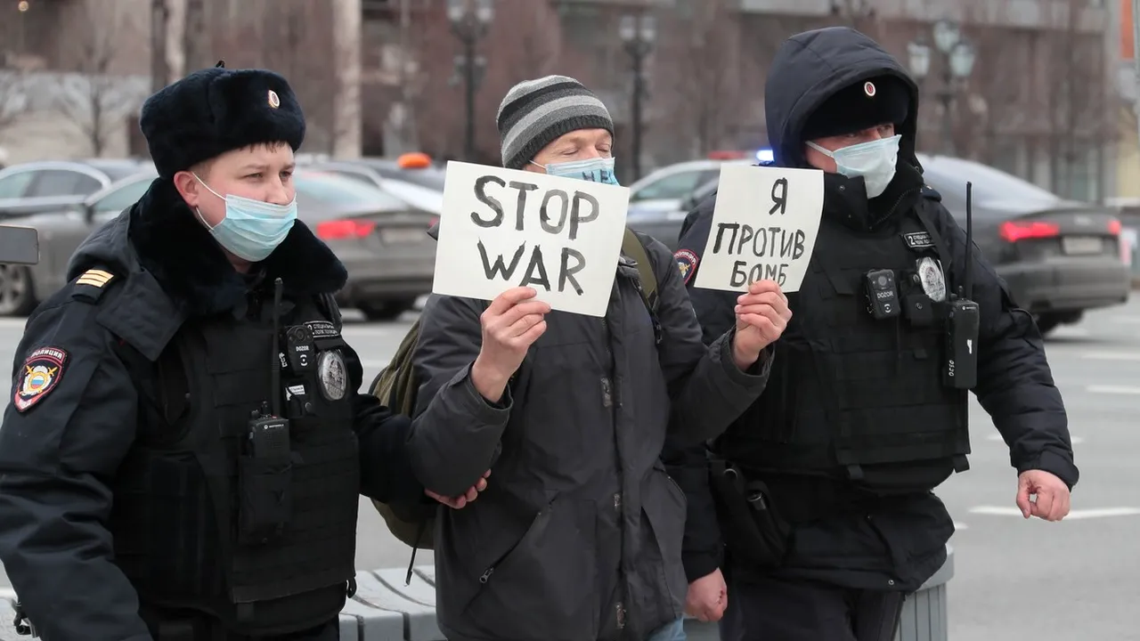 Indignare pe străzile Moscovei: ”Nu înțelegem logica și acțiunile lui Putin” / ”Nu avem nevoie de război”