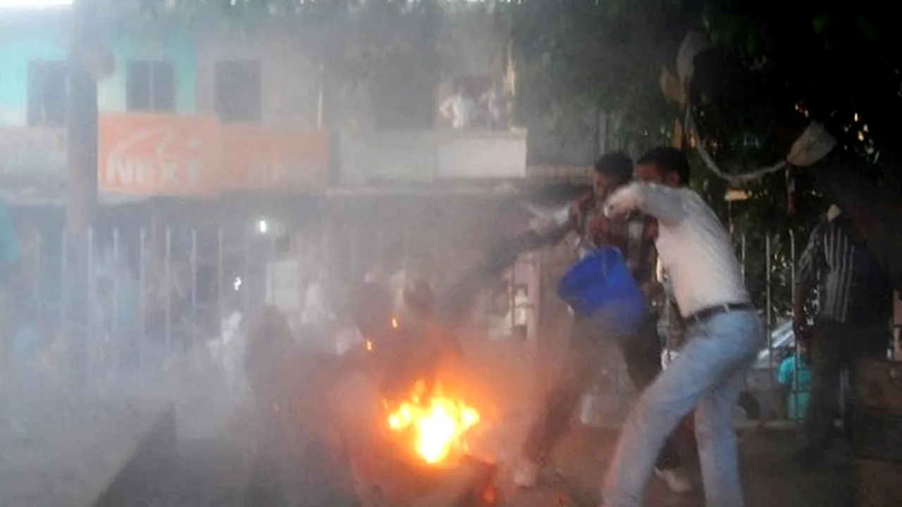 Un politician a murit după ce a fost luat în brațe de o „torță umană