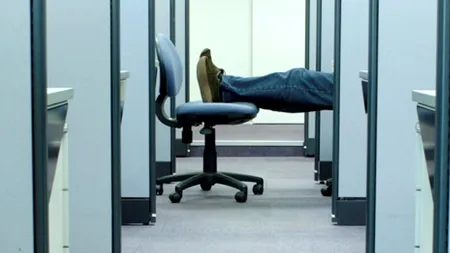 Un bărbat din Los Angeles a locuit în secret 500 de zile chiar la birou. Povestea incredibilă a lui 