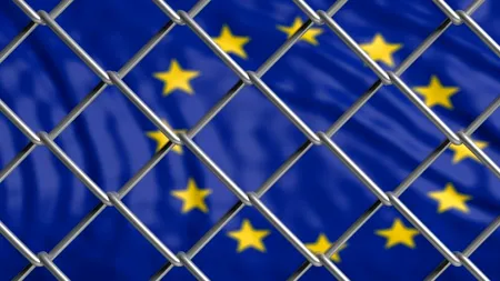 Nouă state UE cer o nouă interpretare a drepturilor europene pentru a ușura DEPORTAREA migranților
