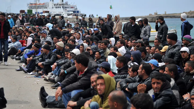Zeci de imigranți au murit în cala unei nave interceptate în Marea Mediterană