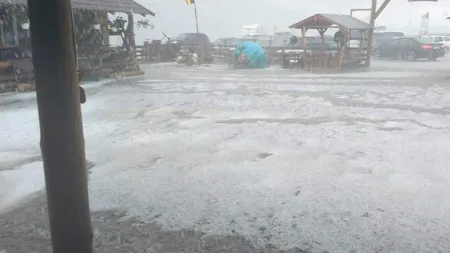 Fenomene EXTREME pe Transalpina: Sute de turiști, surprinși de grindină / „N-am văzut așa ceva de când trăiesc aici”