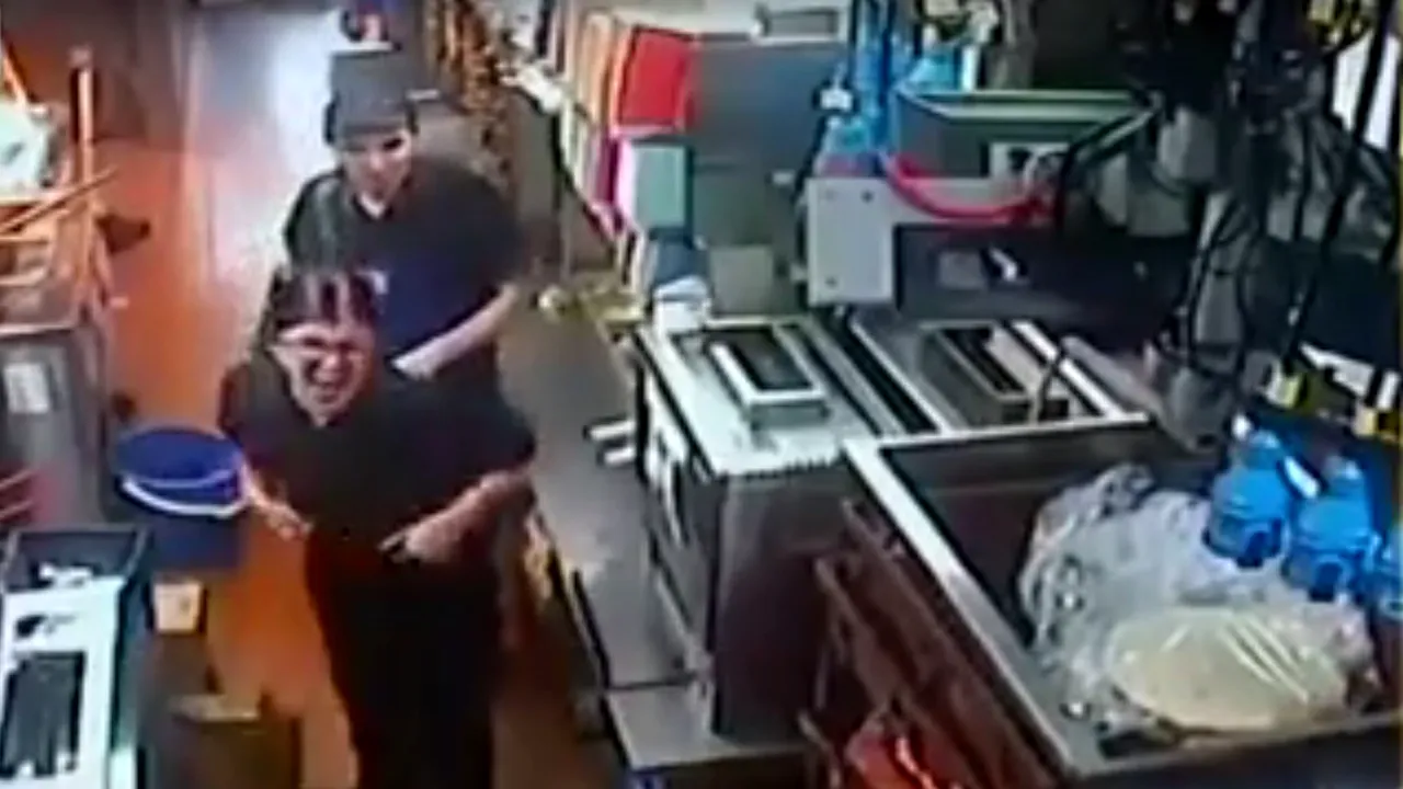 Imagini terifiante. O româncă a căzut într-o găleată cu ulei încins într-un restaurant McDonald''s