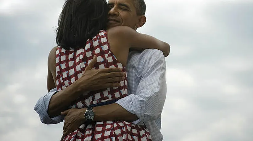 Obama, surprins în timp ce o fotografia pe Michelle. Unde se aflau cei doi. FOTO