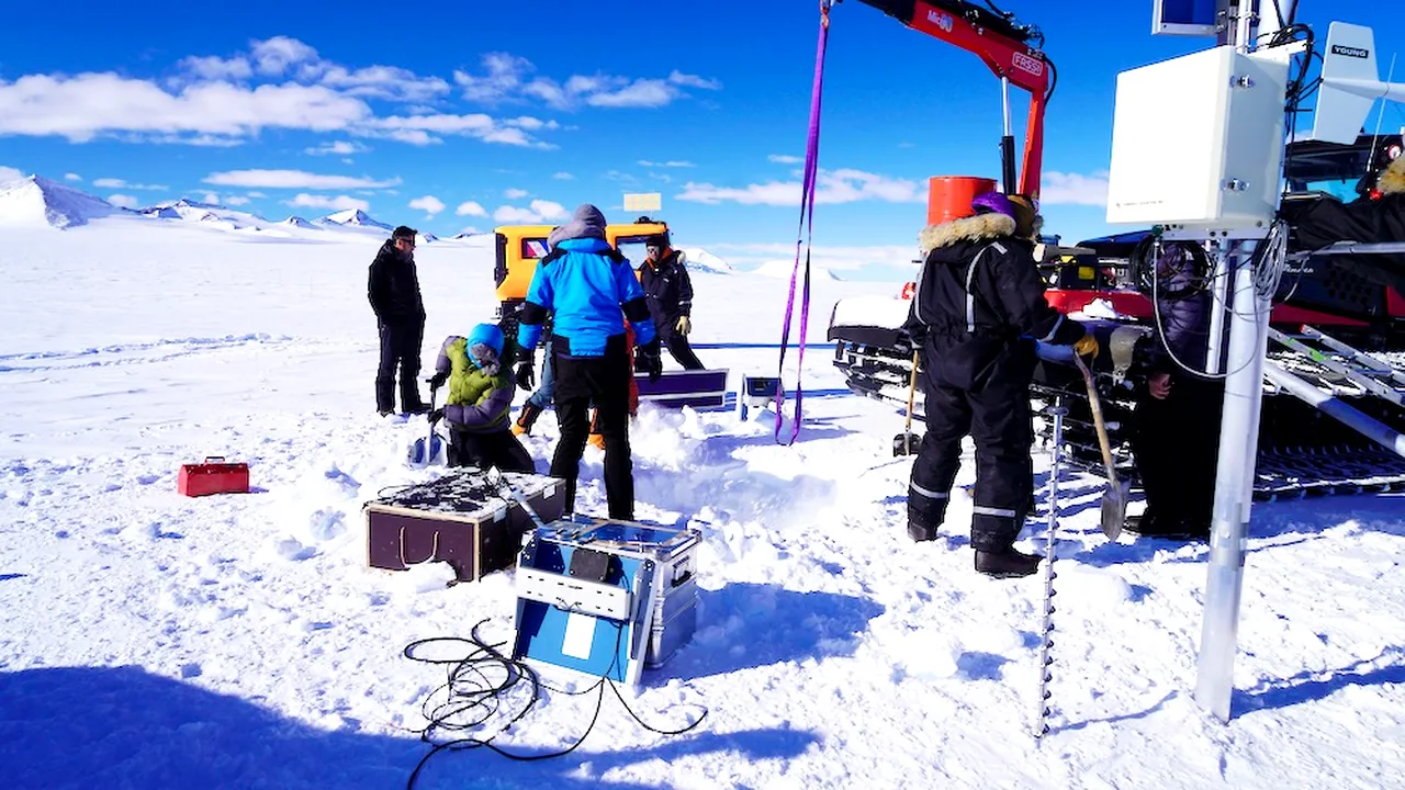 Val de „căldură extremă” în Antarctica. Un ghețar uriaș s-a dezintegrat după temperaturi cu 40 de grade Celsius mai mari decât cele normale