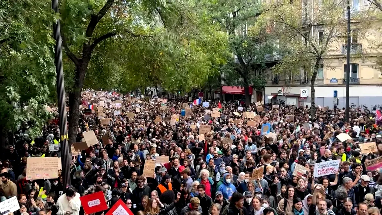 Franța, acaparată sâmbătă de proteste de amploare. Avertismentul MAE lansat pentru români