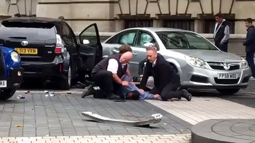 Ce s-a întâmplat cu bărbatul care a intrat cu mașina într-un grup de pietoni în Londra. Decizia luată azi de polițiști