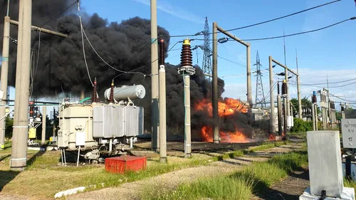 Trafic feroviar blocat din cauza unui incendiu, în zona Vrancea - VIDEO