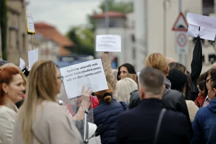 Protest spontan al angajaţilor din Aparatul de lucru al Guvernului / Sursa foto: Alexandra Pandrea (GÂNDUL)
