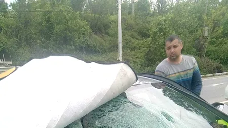 Femeie rănită, după ce o bucată de stâncă s-a desprins și a căzut peste o mașină, pe Defileul Jiului