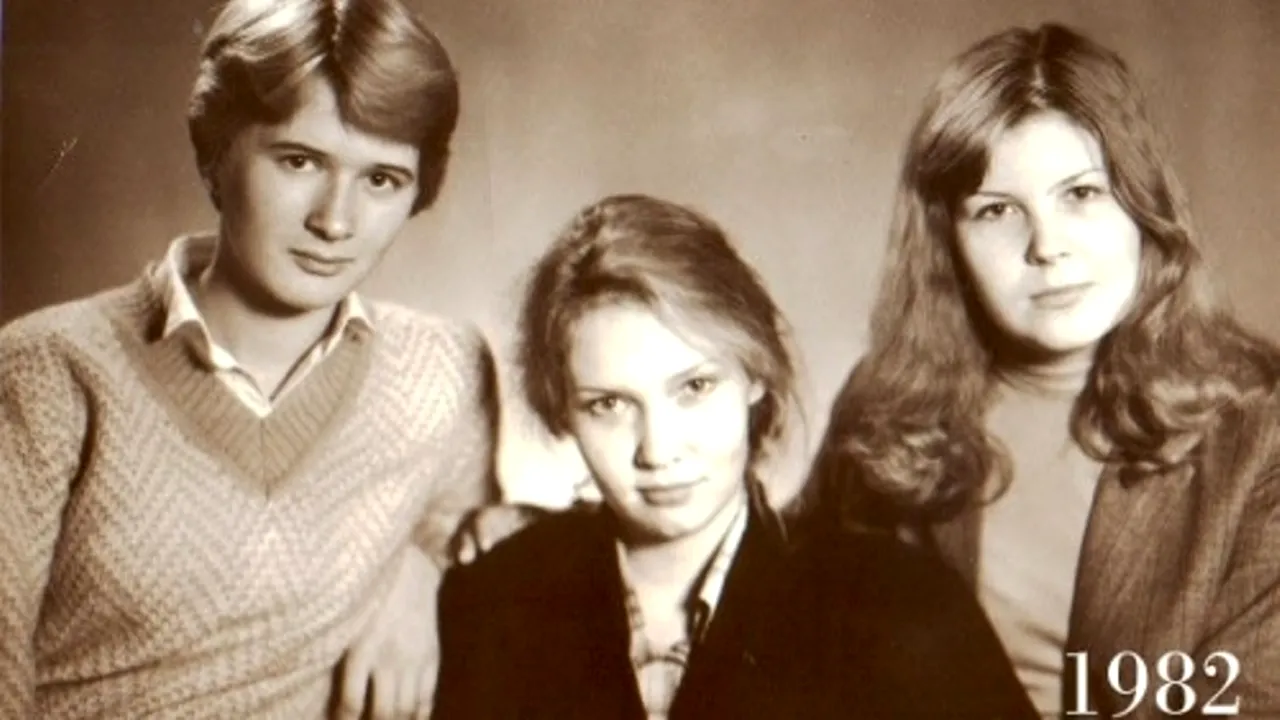 Au repetat fotografia în fiecare an. Cum s-au transformat aceste tinere în 30 de ani