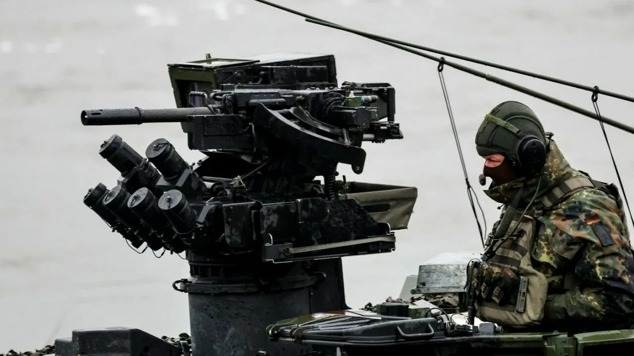 Comisia Europeană alocă 500 de milioane de euro pentru INDUSTRIA APĂRĂRII și intensifică achizițiile comune