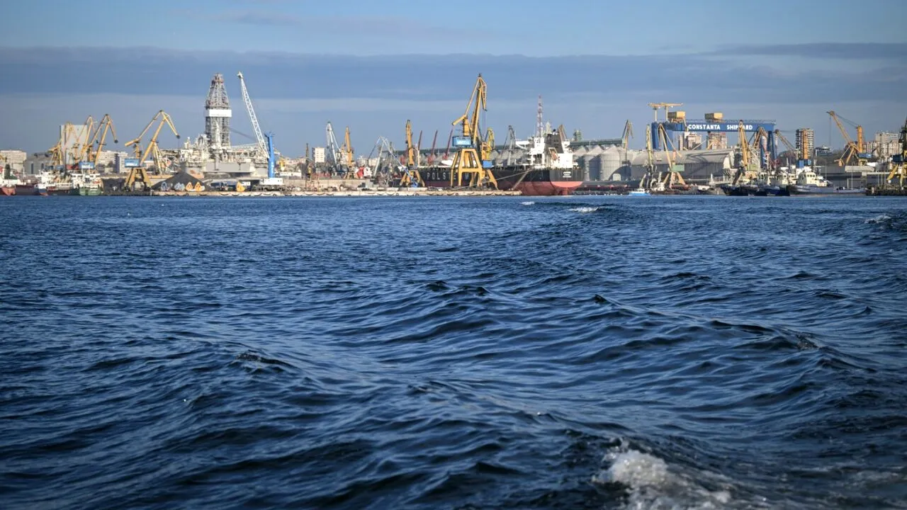 PROTEST al sindicaliștilor de la Șantierul Naval Mangalia în fața Ministerului Economiei. Cer redresarea urgentă a companiei