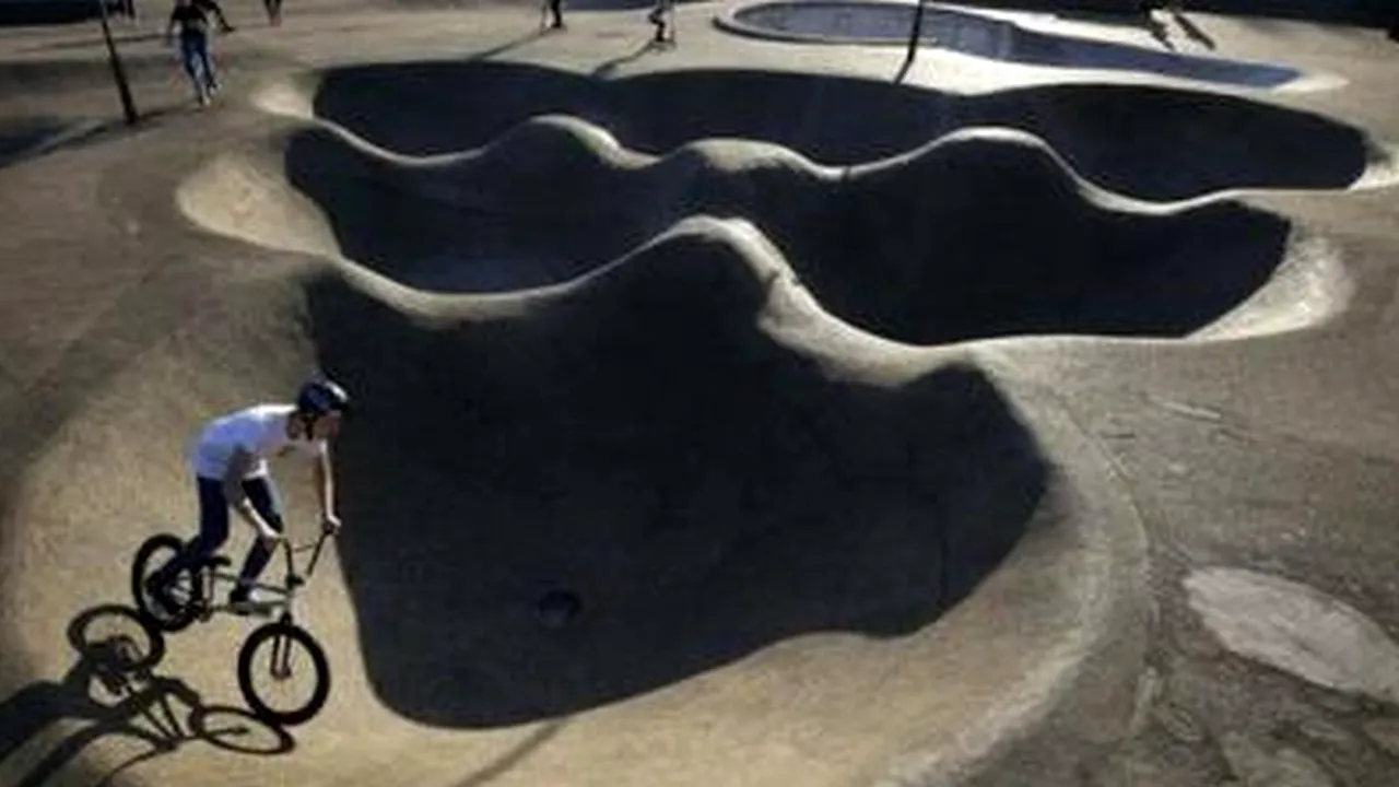 Deși nu pare, în această imagine apare un monument istoric