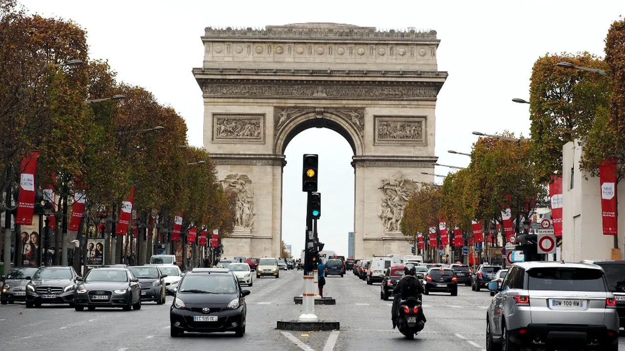 La Paris mașinile circulă ca în România lui Ceaușescu. Decizie disperată a autorităților franceze
