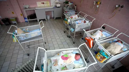 Reportaj BBC. Măsuri extreme în spitalele din Grecia: mamele nu-și pot lua copiii nou-născuți acasă până nu-și plătesc taxele