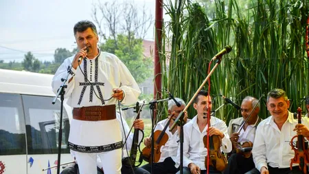 Solist de muzică populară, spulberat de o dubă în localitatea Horezu. Interpretul nu a avut nicio șansă să scape (VIDEO)
