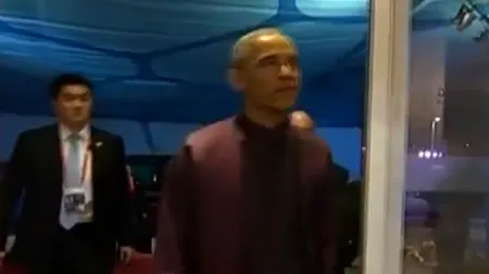 Obama, criticat pe Internet pentru că a refuzat limuzina pusă la dispoziție de chinezi și a mestecat gumă