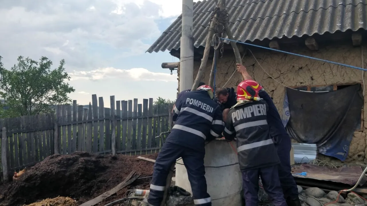 Tragedie cumplită în Vrancea. Trei bărbați au murit după ce au căzut într-o fântână adâncă de 20 de metri