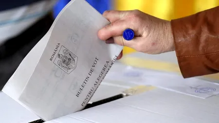 „Lucrăm de 30 de ore”. A leșinat în fața Biroul Electoral de Circumscripție, EPUIZAT de atâta muncă