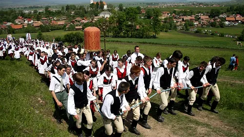 RUSALII 2013 - 24 IUNIE ZI LIBERĂ. Tradiții de RUSALII în România